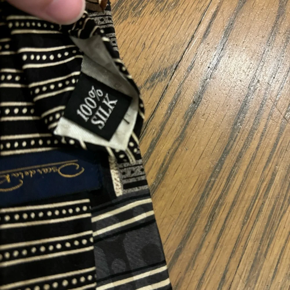 Oscar de la Renta 100% Silk Necktie